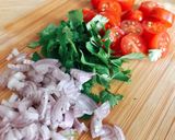 Hình bước làm 2 của món Salad Nui Ống Trộn Ức Gà Rau Củ Healthy