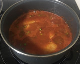 Foto del paso 1 de la receta: Merluza con tomate y guisantes