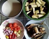 Foto langkah ke 1 dari resep Kothok Ikan Asap dan Terong.
