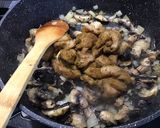 Une image de l'étape 11 de Poulet aux champignons, coriandre et crème de masala.