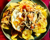 Foto del paso 4 de la receta: Chips caseras con gulas al ajillo y gamba roja 🦐🦐 & vermú de aperitivo 🫒🫒