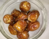 A picture of step 1 of Dates and tamarind chutney.