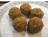 A picture of step 2 of Gond Laddu.