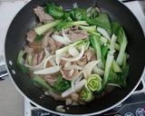Hình bước làm 3 của món Mì trứng xào thịt bò