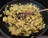 Foto del passaggio 1 della ricetta Tortino di zucchine in sfoglia