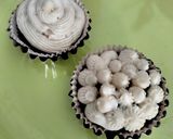 Foto langkah ke 6 dari resep Chocolate Caramel Cupcake.