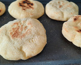 Foto del paso 3 de la receta: Pan de sartén/ mini panes/ batbout relleno de pollo y verduras