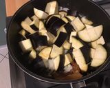 Une image de l'étape 6 de Aubergines violettes aux tomates, gingembre et paprika.