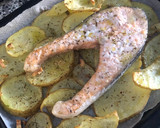 Foto del paso 5 de la receta: Salmón al horno con patatas🐟