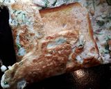 A picture of step 4 of Bread stuffed omelette.