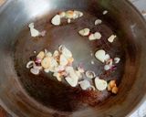 Foto langkah ke 3 dari resep Tumis Pare Cabai Hijau.