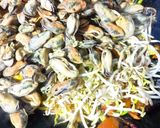 Foto langkah ke 3 dari resep Tumis kerang pete.