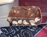 Foto del paso 3 de la receta: Barras maní con chocolate caseras tipo shot o block
