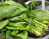 Foto del paso 1 de la receta: Espinacas al vapor para preparar revuelto de espinaca y huevo