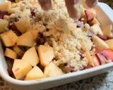Une image de l'étape 8 de CRUMBLE POMMES 🍎 RHUBARBE 🍃🍀🍓fraise🍓🍓.