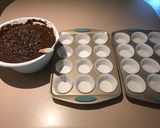Foto langkah ke 3 dari resep Banana 🍌 Chocolate 🍫 Cake with Chocochips and almond slices.