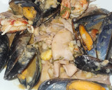 Foto del paso 10 de la receta: Guiso marinero con calamar, gambón y mejillones