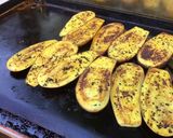 Une image de l'étape 5 de Aubergines graffiti marinées grillées curry nigelle.