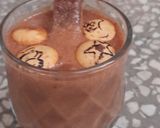 A picture of step 4 of Yummy chocolate and biscuits iced shake.