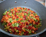 Foto del paso 1 de la receta: Pollo con tomate