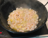 Foto del paso 3 de la receta: Espaguetti con ajo, guindilla y gambas