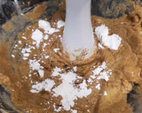 Foto del paso 1 de la receta: Galletas con dulce de leche y pepitas de chocolate