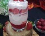 A picture of step 4 of Strawberry Mousse.