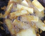 Gambar langkah 2 resipi Ubi kayu goreng.