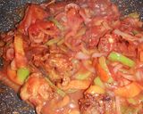 Foto del paso 5 de la receta: Masa de cerdo frita con salsa de tomate, pimiento y cebolla