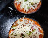 A picture of step 5 of Mini millet pizza.