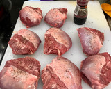 Foto del paso 1 de la receta: Carrilleras en salsa con puré de trufa negra