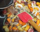 Foto langkah ke 3 dari resep Saikoro Beef Japanese Curry.