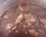 Foto del paso 3 de la receta: Carne de puerco en pasilla con nopales