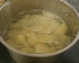 Hình bước làm 1 của món Koroke (bánh khoai tây Nhật Bản)