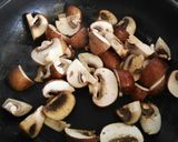 Foto del paso 2 de la receta Champiñones Portobello con gulas a la cerveza