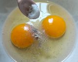 Foto langkah ke 2 dari resep Dadar Telur Ikan Sarden Kaleng.