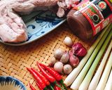 Hình bước làm 1 của món Thịt kho mắm ruốc