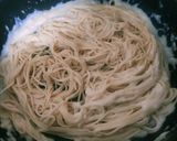 Foto langkah ke 4 dari resep Spaghetti with Alfredo Sauce.