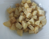 Foto del paso 3 de la receta: Seitán con patatas fritas y gambas veganas