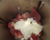 Foto del paso 1 de la receta: Helado de fresa y yogur