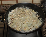 Foto del paso 1 de la receta: Hígado encebollado con champiñones