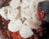 Foto langkah ke 5 dari resep Seblak Cobek.
