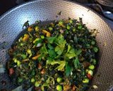 Foto del paso 2 de la receta: Espinaca salteada con vegetales y huevo