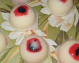 Foto del paso 4 de la receta: Ojos de leche condensada para 🦇