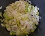 Foto del paso 1 de la receta: Crema de apio con poro y chayote