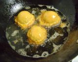 A picture of step 5 of Vada Pav.