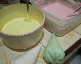 Foto langkah ke 3 dari resep Bolu Kukus Semangka Mekar (ukuran 1/2 kg).