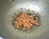 A picture of step 1 of Puffed rice masala.