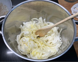 Foto del paso 4 de la receta: Guiso de Salchichas al vino tinto con champiñones