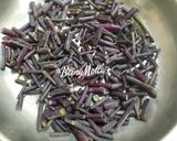 A picture of step 1 of Radish Pods-Gauva Sabzi.